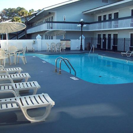 Days Inn By Wyndham Savannah Airport Bagian luar foto