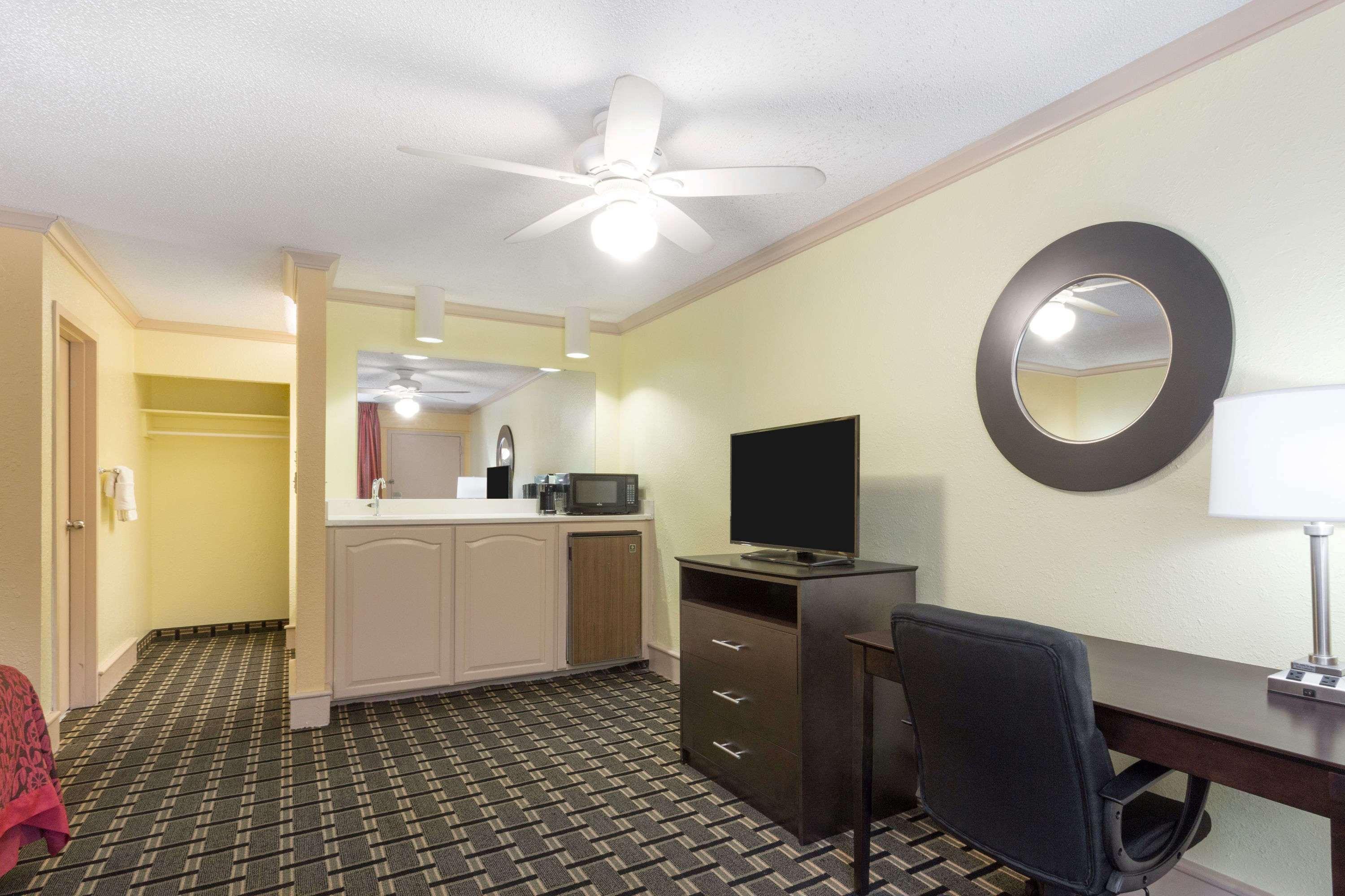 Days Inn By Wyndham Savannah Airport Bagian luar foto