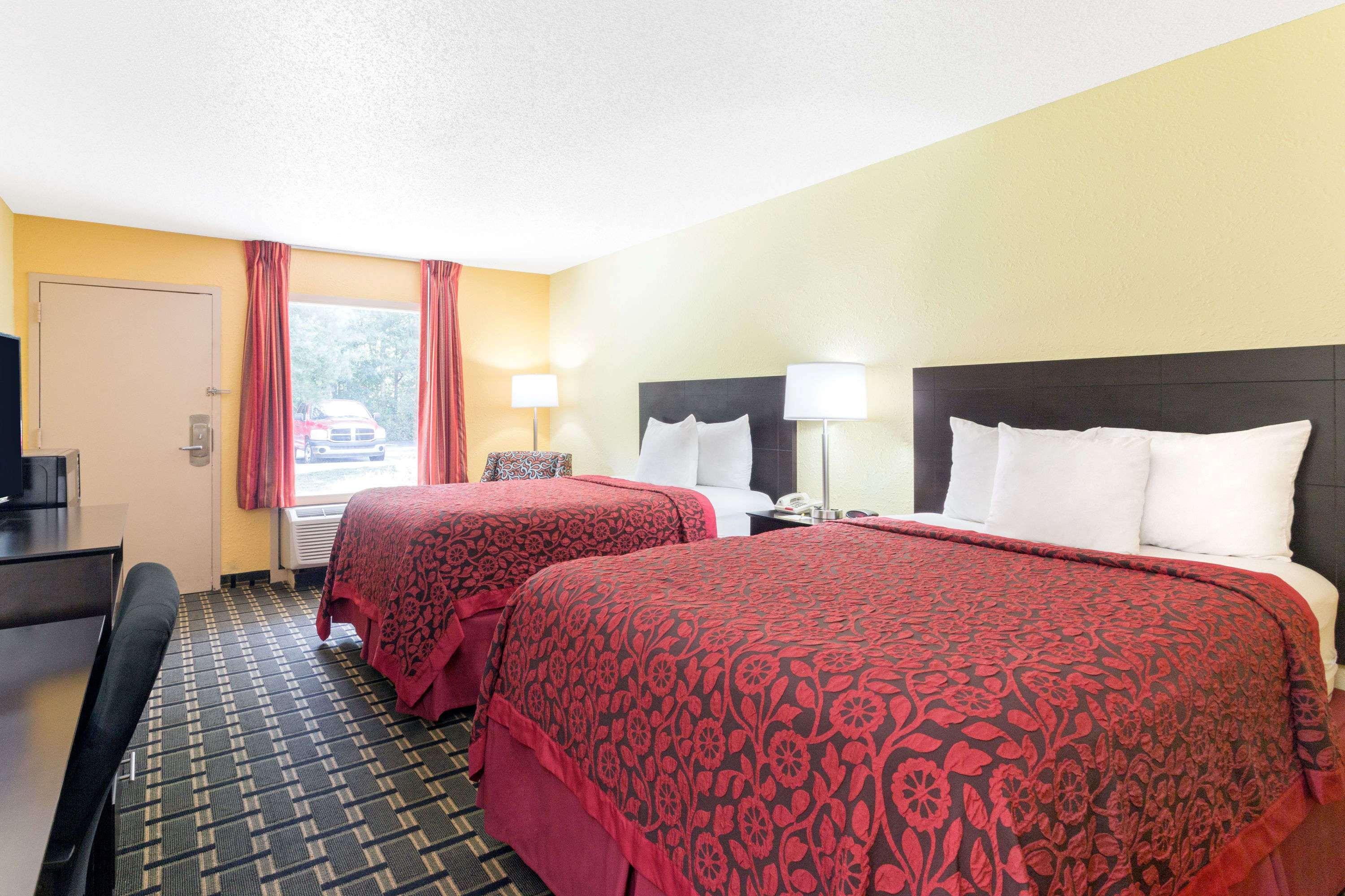 Days Inn By Wyndham Savannah Airport Bagian luar foto