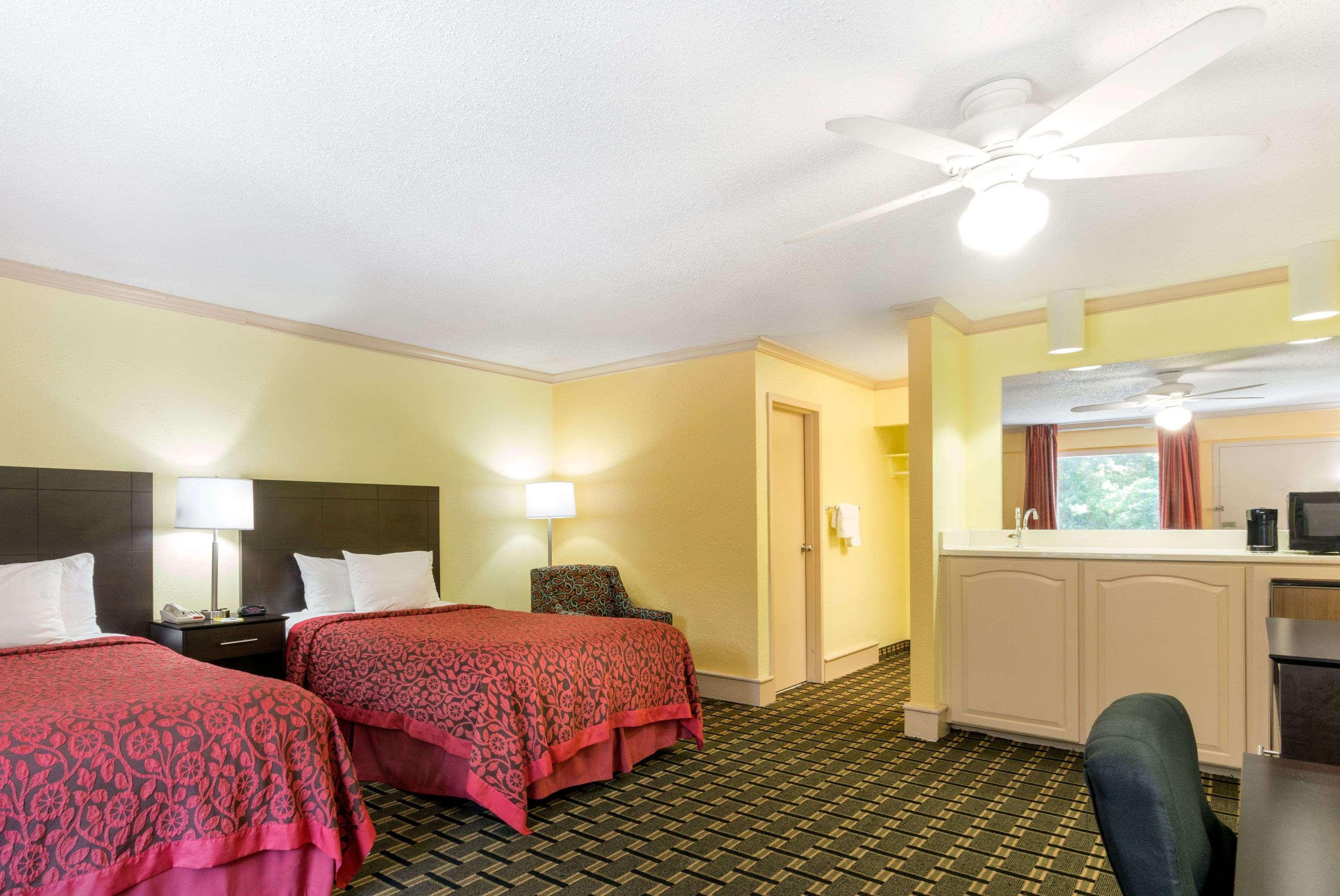 Days Inn By Wyndham Savannah Airport Bagian luar foto