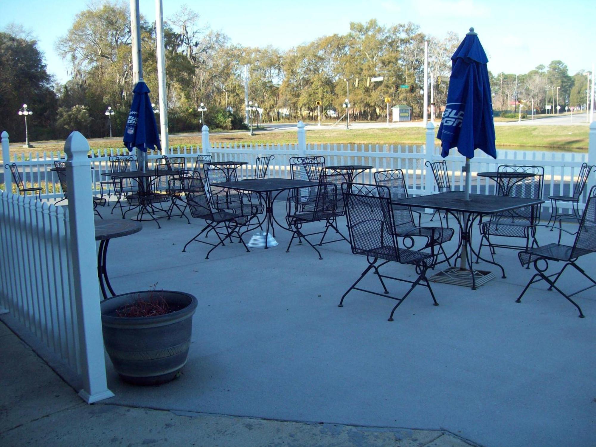 Days Inn By Wyndham Savannah Airport Bagian luar foto