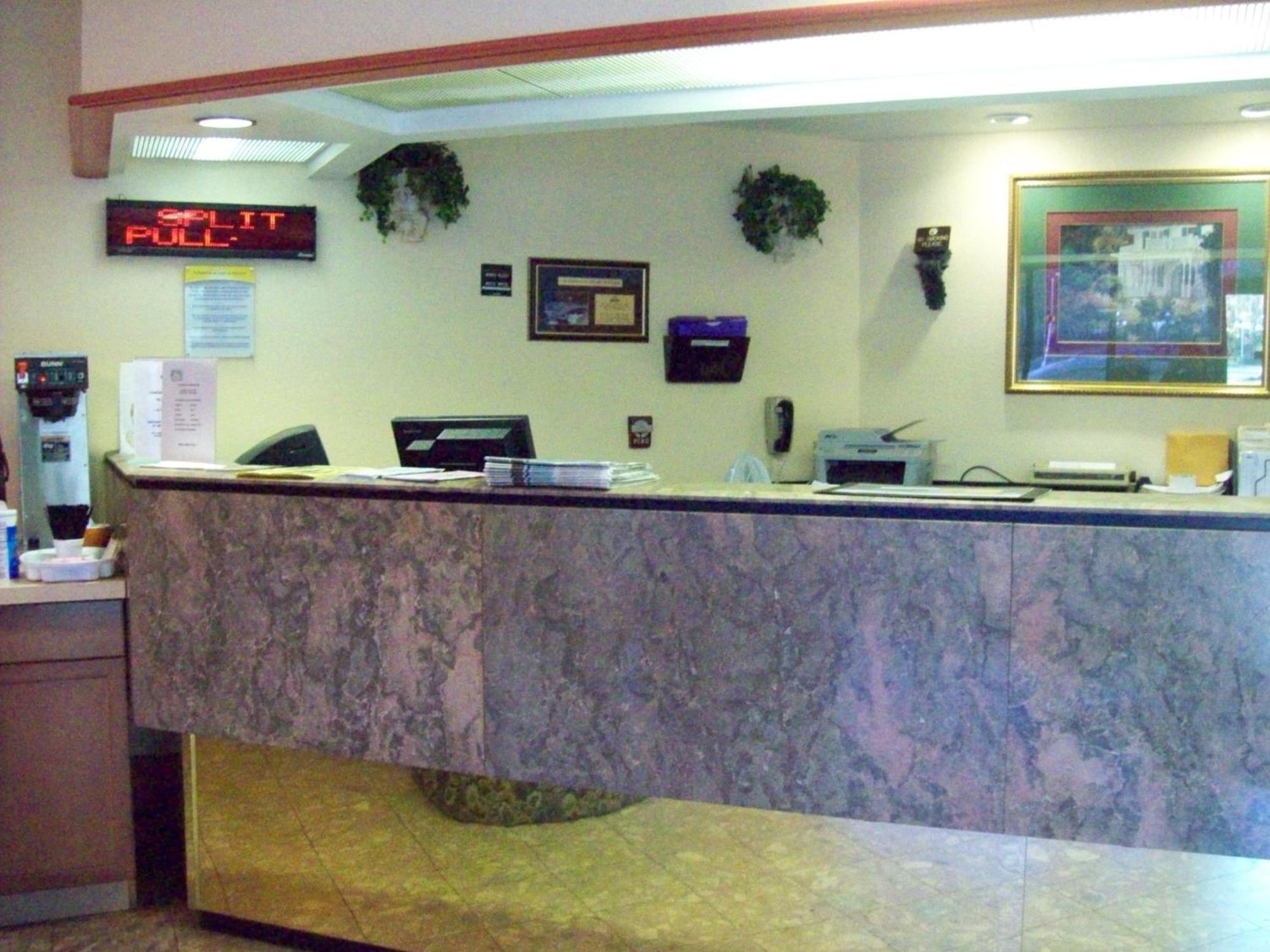 Days Inn By Wyndham Savannah Airport Bagian luar foto
